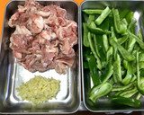 豚コマ肉とピーマンの香味豆板醤炒め作り方1写真