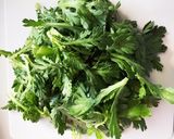 春菊が美味しい♪カニカマ入りかき玉汁作り方1写真