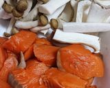 ☆鮭ときのこのオイスター炒め☆作り方1写真
