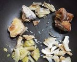 5種天然キノコ、エゴマの実で豪華おにぎり作り方1写真
