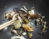 5種天然キノコ、エゴマの実で豪華おにぎり作り方3写真