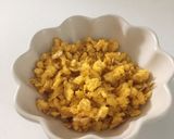 離乳食　炒り卵　泡立て器でパラパラに作り方4写真
