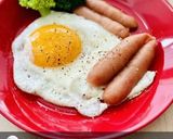 我が家の朝食　ぱっかーんウインナーエッグ作り方7写真