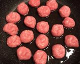 お弁当にも！甘酢醤油のミニ丸手作り肉団子作り方2写真