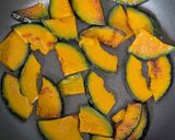 【豚こま肉とかぼちゃのおかず炒め】作り方3写真