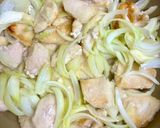 鶏肉とブロッコリーの豆乳胡麻味噌煮込み♪作り方3写真