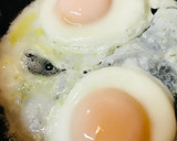 半熟目玉焼き●とろ〜り卵黄ソースのサラダ作り方1写真