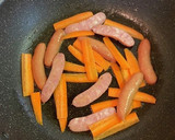 白菜とソーセージのカレー風味炒め作り方3写真