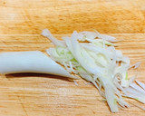 鶏レバーと蒟蒻のからしマヨ和え作り方3写真