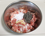 お弁当にも♪豚こまと塩昆布のまんまる焼き作り方1写真