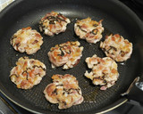 お弁当にも♪豚こまと塩昆布のまんまる焼き作り方5写真