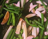 お弁当にいんげんとかまぼこ。作り方1写真