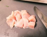 バジル香る！菜の花の葉と鶏ナッツ炒め作り方2写真