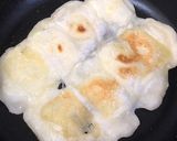 お餅リメイク！たらこバターの餅ピザ作り方5写真