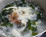 クリフウセンタケ、ブナシメジの味噌汁作り方6写真