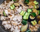 豚肉と冷凍揚げなすにキュウリの味噌炒め作り方3写真