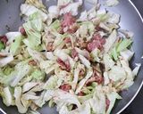 おつまみに♪コンビーフとキャベツの炒め物作り方3写真