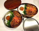 今日は置き弁当(ごはんに焼きそば)作り方1写真