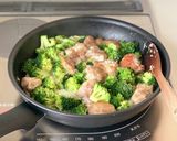 【チキンとブロッコリーのクリーム蒸し】作り方6写真