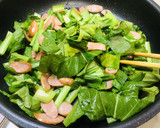 　小松菜とウィンナーのカレー炒め作り方1写真