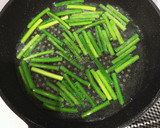 豚こまとニンニクの茎の炒めもの作り方5写真