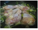切って煮込むだけ！鶏手羽元煮込み☆作り方3写真
