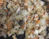 簡単　きのこと玉ねぎ炒めてシーチキン丼作り方1写真