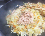 簡単　きのこと玉ねぎ炒めてシーチキン丼作り方2写真