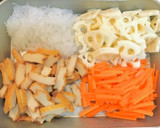 蓮根とさつま揚げと白滝と人参の煮物作り方4写真