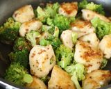 鶏肉とブロッコリーのハニーマスタード炒め作り方4写真