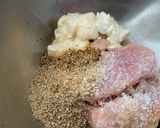 食感が楽しい！ごまたっぷりレンチンつくね作り方1写真