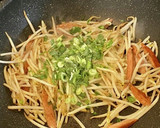 モヤシと魚ニソのオイスターソース炒め作り方3写真
