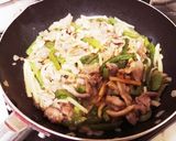 豚こま切れ肉を使ったチンジャオロース風作り方4写真