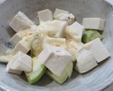 ワサビ味のポテチでアボカド豆腐サラダ作り方3写真