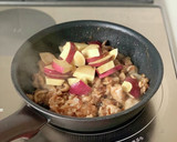 旨味ある【サツマイモと豚の炊き込みご飯】作り方3写真