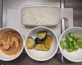鯖缶に冷凍揚げナスと冷凍オクラのみぞれ煮作り方1写真
