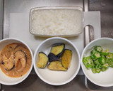 鯖缶に冷凍揚げナスと冷凍オクラのみぞれ煮作り方1写真