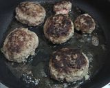 デミグラスソース缶で煮込みハンバーグ！作り方5写真