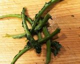 子どももOKのごま油ケール炒め作り方1写真