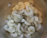 海老とトマトと炒り卵の豆板醤炒め作り方1写真