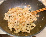 れんこんと鮭フレークのマヨネーズ炒め♪作り方3写真