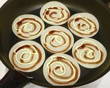 簡単しらすマヨの和風☆餃子の皮ピザ作り方1写真