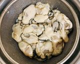 絶品　広島産牡蠣✨ペペロンチーノ風炒め作り方2写真