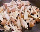 鮭とキノコの味噌バター焼き作り方1写真