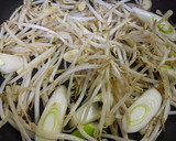 もやしと乾燥にんにくの簡単炒め作り方3写真