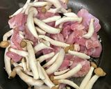 鳥モモ肉とキノコのマヨ醤油炒め☆ピリ辛作り方2写真