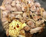 鳥モモ肉とキノコのマヨ醤油炒め☆ピリ辛作り方4写真