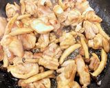 鳥モモ肉とキノコのマヨ醤油炒め☆ピリ辛作り方5写真