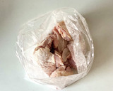簡単でご飯に合う！【鶏の黒酢炒め】作り方1写真