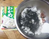 おにぎり：混ぜこみわかめと梅干・疲労回復作り方1写真